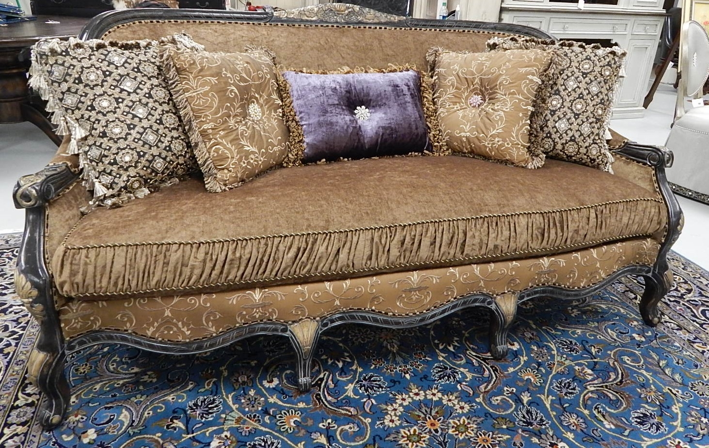 22 iVictoriani style sofa with a iblacki and igoldi color theme 