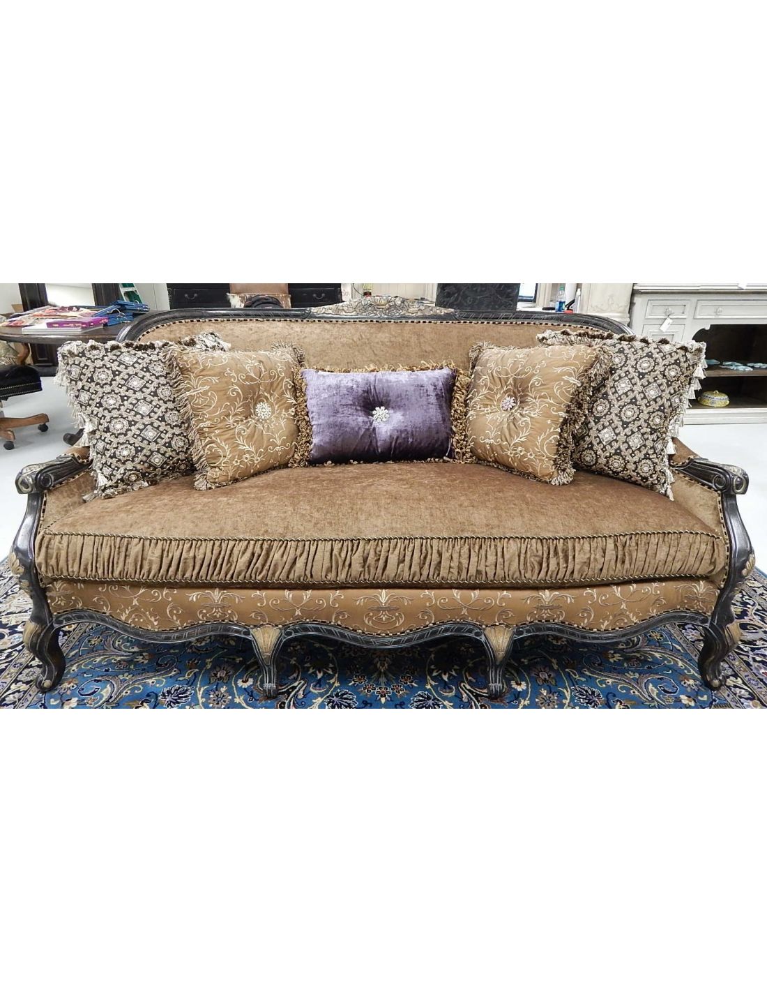 22 Victorian Style Sofa With A Black