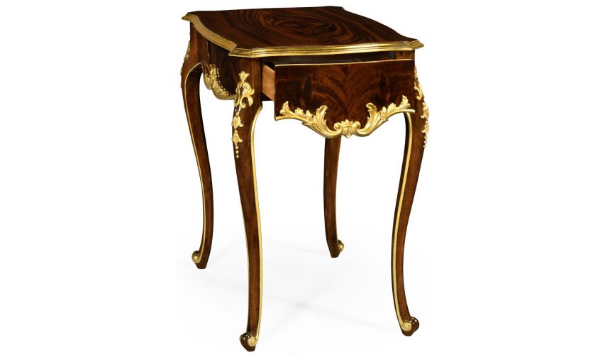 TABLES - SIDE, LAMP & BEDSIDE End table gilt carved