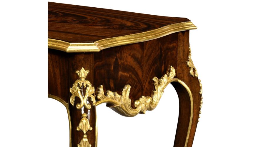 TABLES - SIDE, LAMP & BEDSIDE End table gilt carved