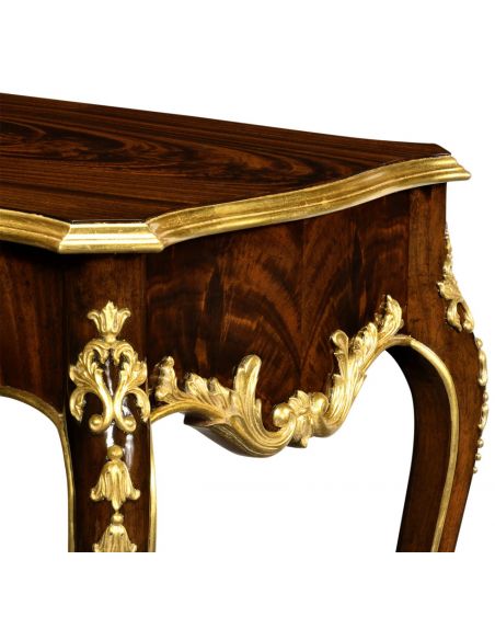 TABLES - SIDE, LAMP & BEDSIDE End table gilt carved