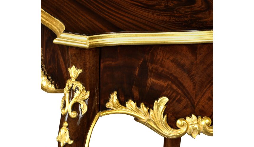 TABLES - SIDE, LAMP & BEDSIDE End table gilt carved