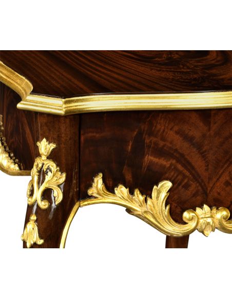 TABLES - SIDE, LAMP & BEDSIDE End table gilt carved