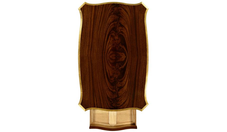 TABLES - SIDE, LAMP & BEDSIDE End table gilt carved