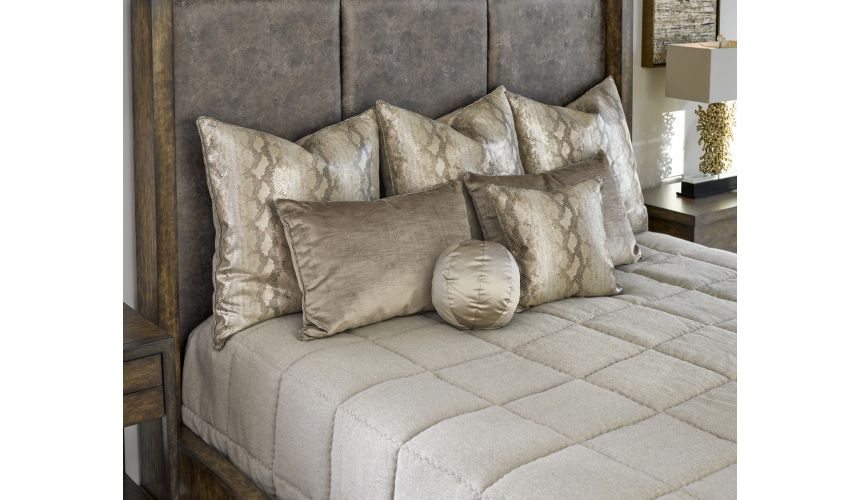 Queen and King Sized Beds Bed in a luxurious combination of wood and fabric