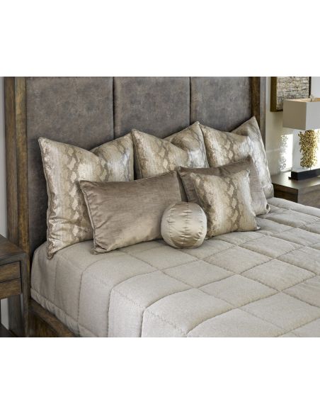 Queen and King Sized Beds Bed in a luxurious combination of wood and fabric