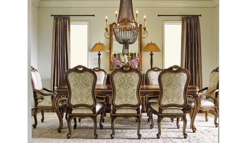 Dining Tables Luxurious traditional styled dining table