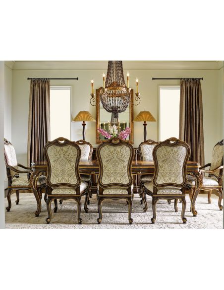 Dining Tables Luxurious traditional styled dining table