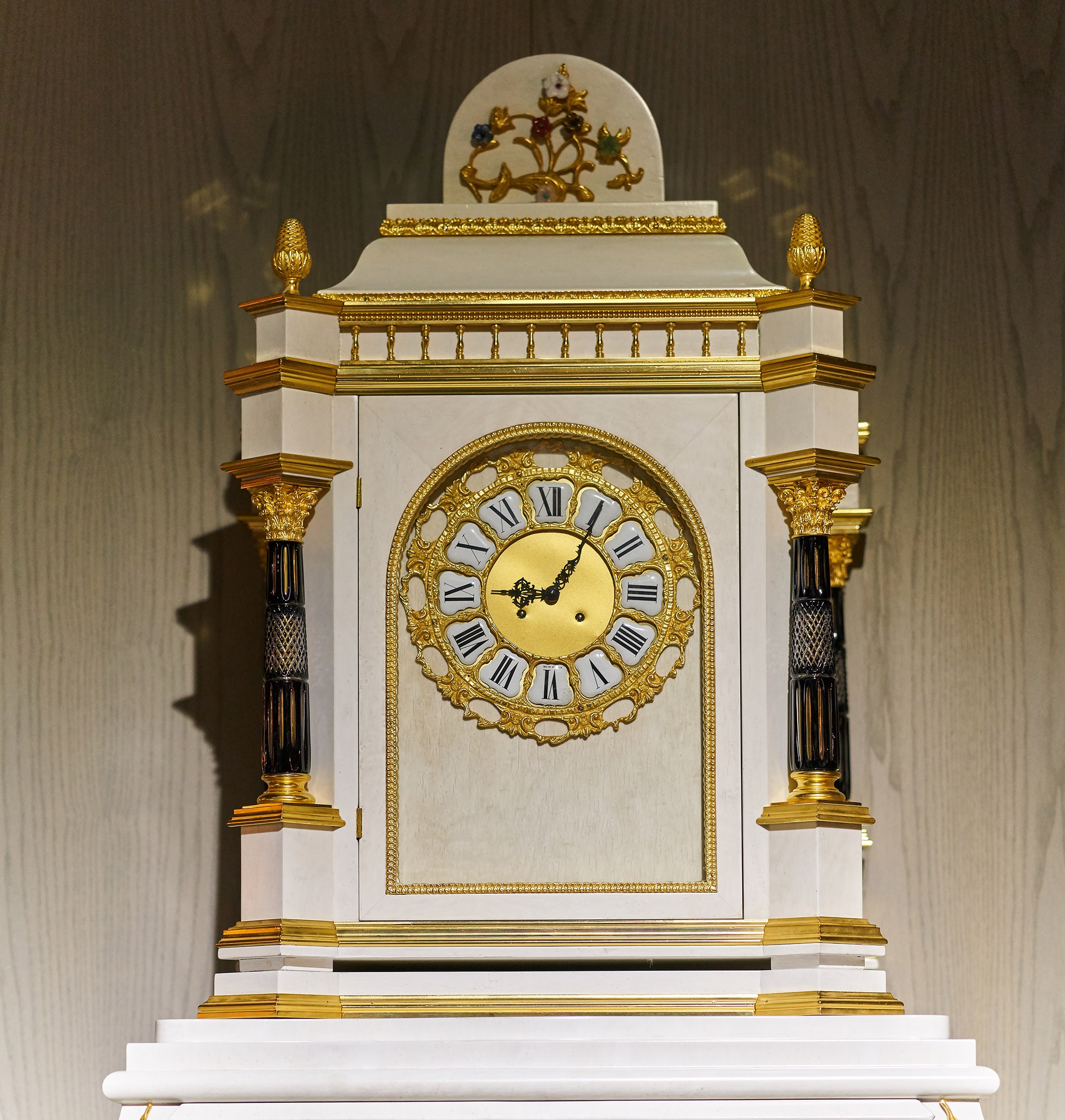 Floor Clocks Luxurious Golden Angelic Grandfather Clock from our furniture showpiece collection. 7370