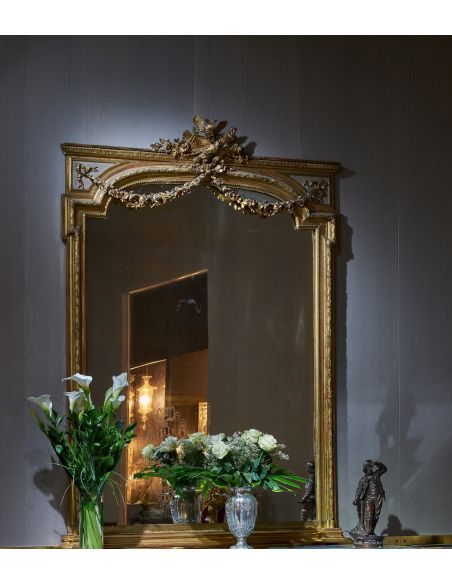 Luxuriously Detailed Golden Mirror from our furniture showpiece collection. 7352