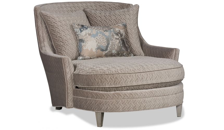 SETTEES, CHAISE, BENCHES Classic chaise with interesting details