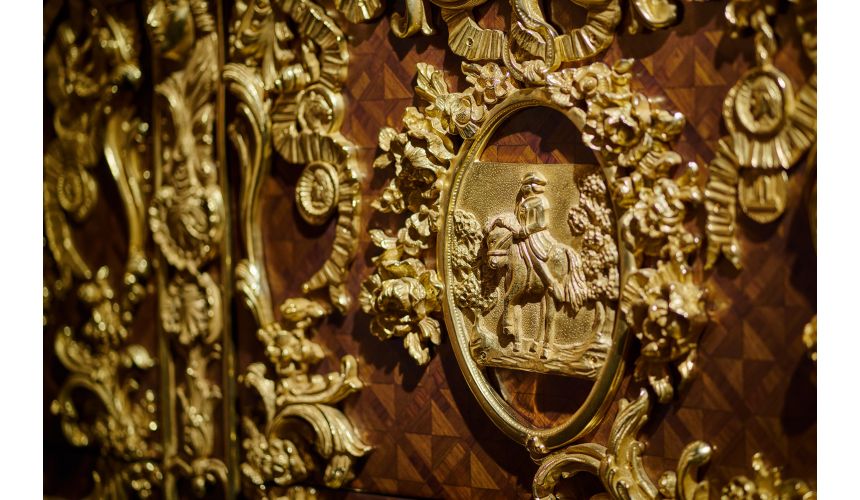 Breakfronts & China Cabinets Luxurious Golden Detailed Writing Desk from our furniture showpiece collection. 7373