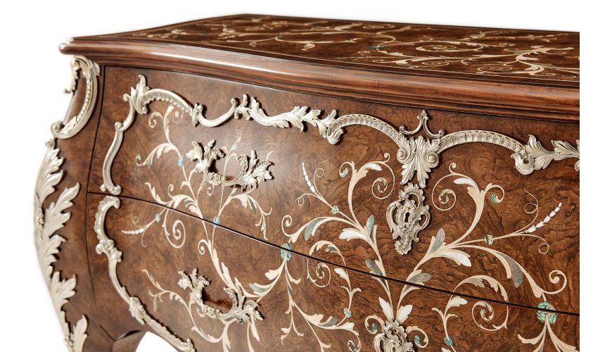 Chestnut burl bombé Commode with beautiful marquetry