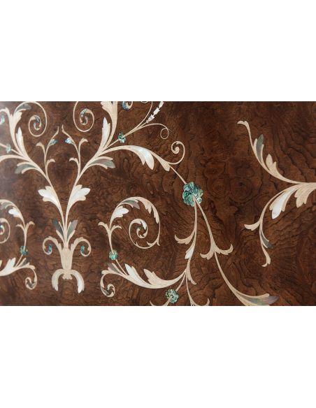 Chestnut burl bombé Commode with beautiful marquetry