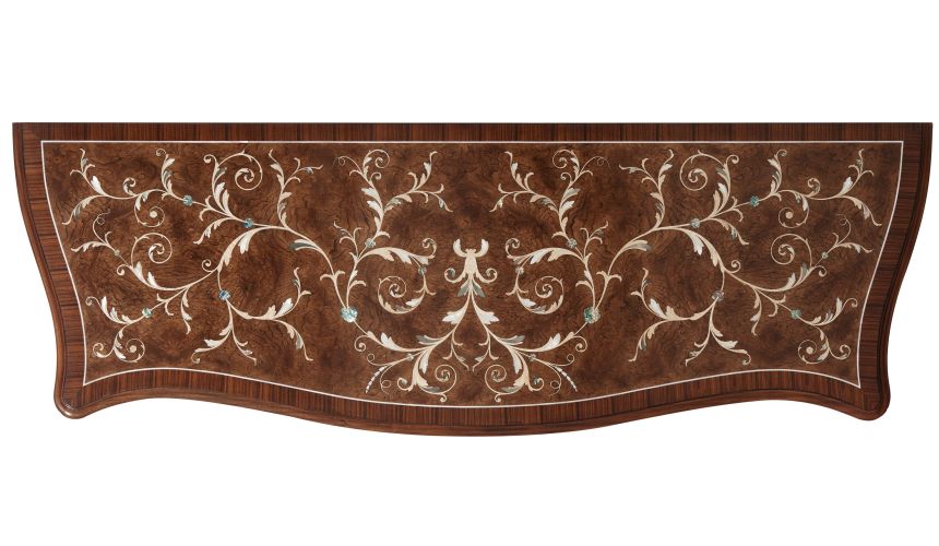 Chestnut burl bombé Commode with beautiful marquetry
