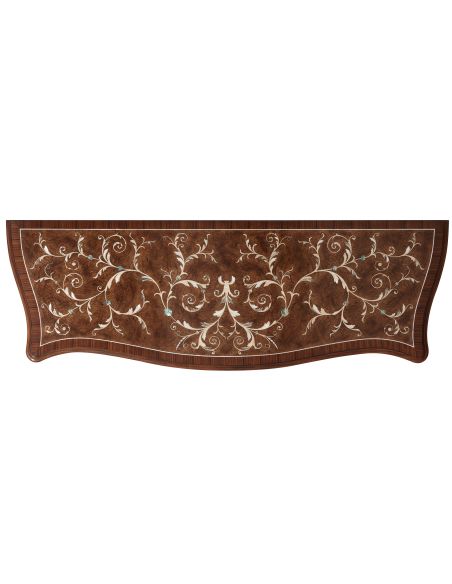 Chestnut burl bombé Commode with beautiful marquetry