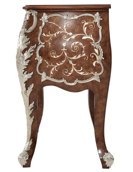 Chestnut burl bombé Commode with beautiful marquetry