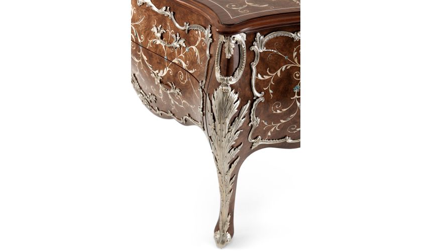 Chestnut burl bombé Commode with beautiful marquetry