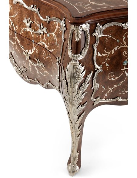 Chestnut burl bombé Commode with beautiful marquetry