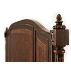 Formal bed with fine details and craftsmanship 2