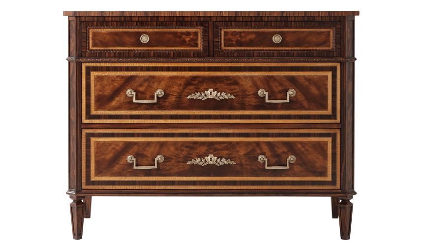 Traditional chest of drawers