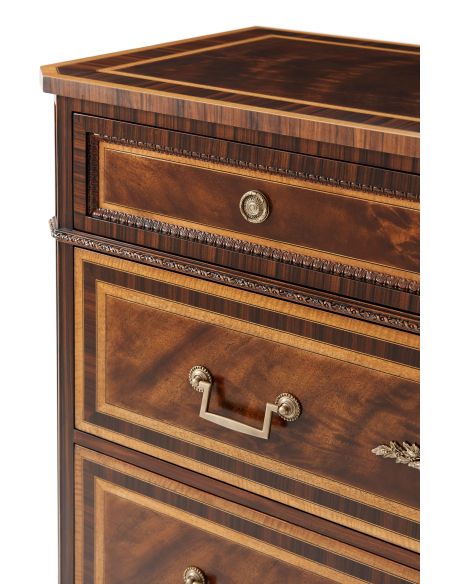 Traditional chest of drawers