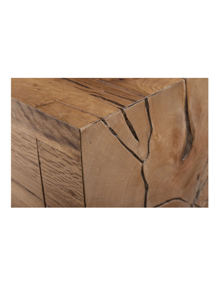 Well-crafted and roomy cabinet