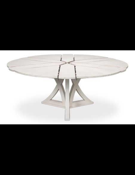 Exceptionally designed Jupe table