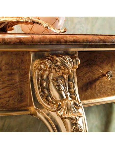Furniture Masterpieces Console table that exude panache and style in royal manner