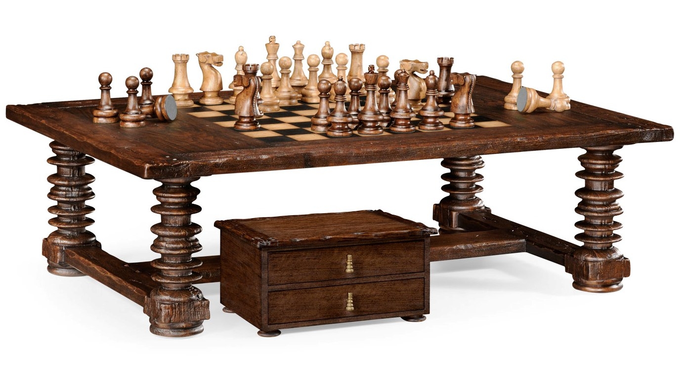 резной шахматный столик из дерева