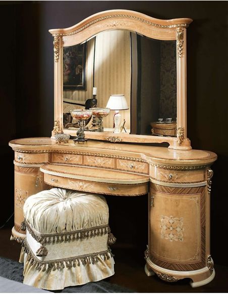 BEDS - Queen, King & California King Sizes Grand canopy master bedroom