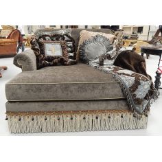 SETTEES, CHAISE, BENCHES Chaise double chair. Classy styling 442