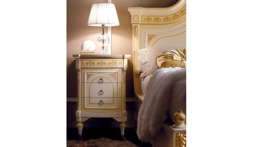 Queen and King Sized Beds Elegant bed set. Luxury furniture.