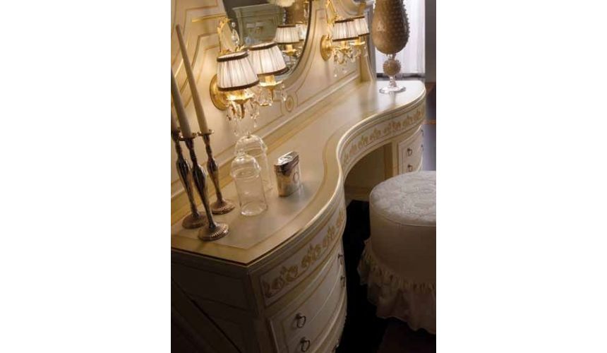 Queen and King Sized Beds Elegant bed set. Luxury furniture.