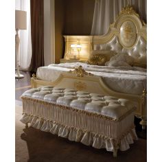 Queen and King Sized Beds Elegant bed set. Luxury furniture.