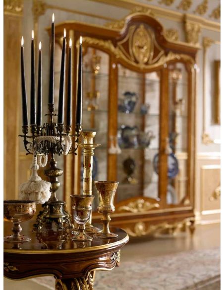 Dining Tables Classic dining furniture. Exquisite craftsmanship.