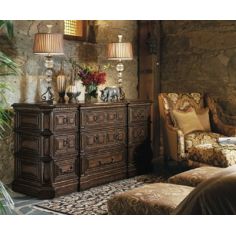 Chest of Drawers Low post bed dresser. 462