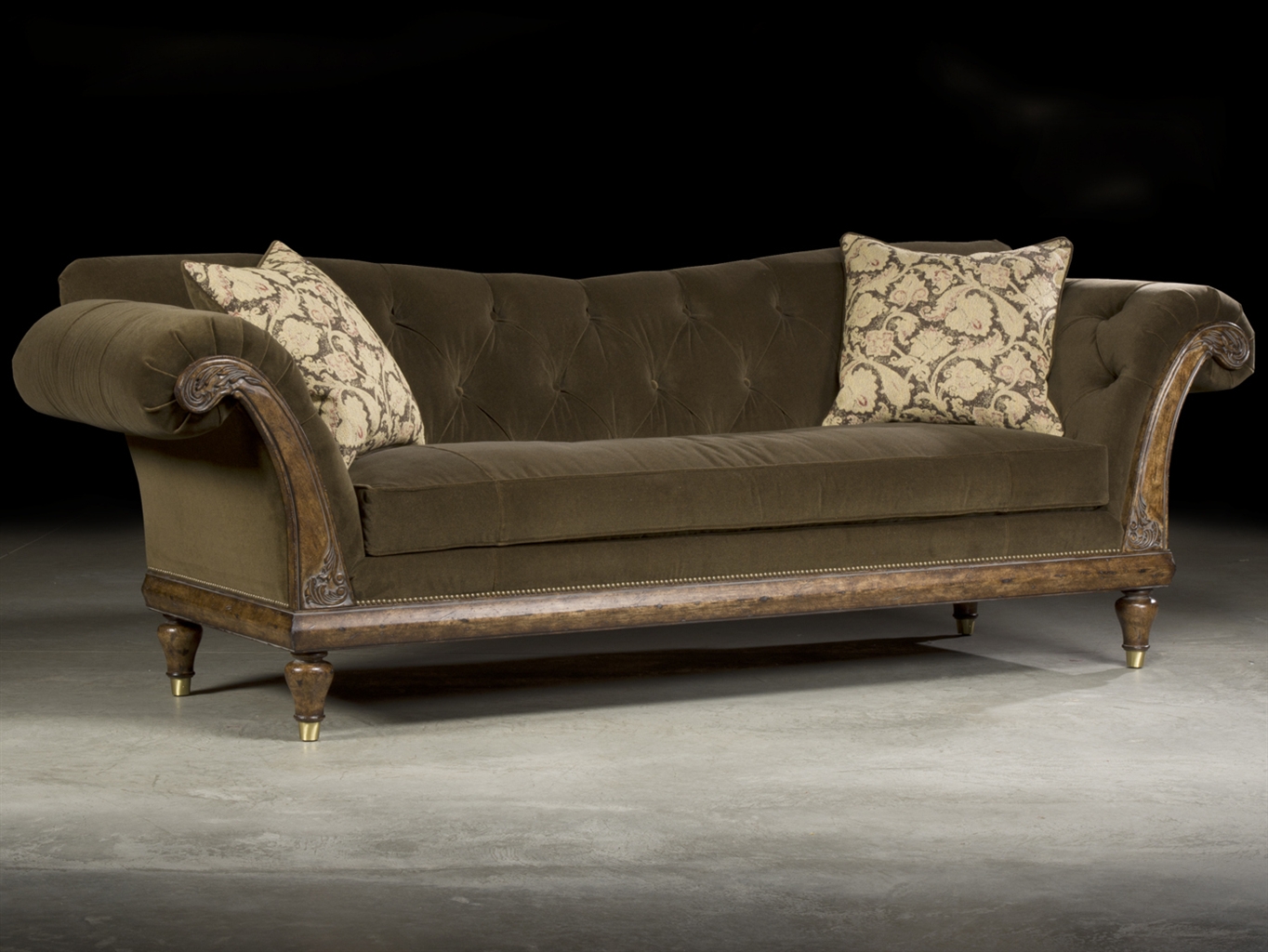 Luxurious Tufted Velvet Carved Sofa Luxurious Decor