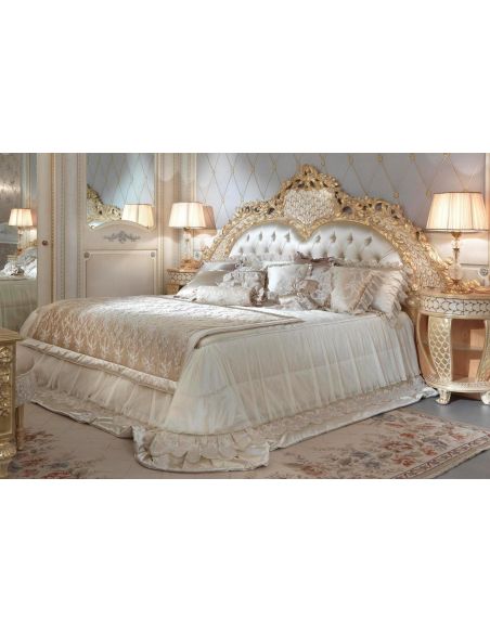 Sleep like a movie star with this amazing bedroom set.